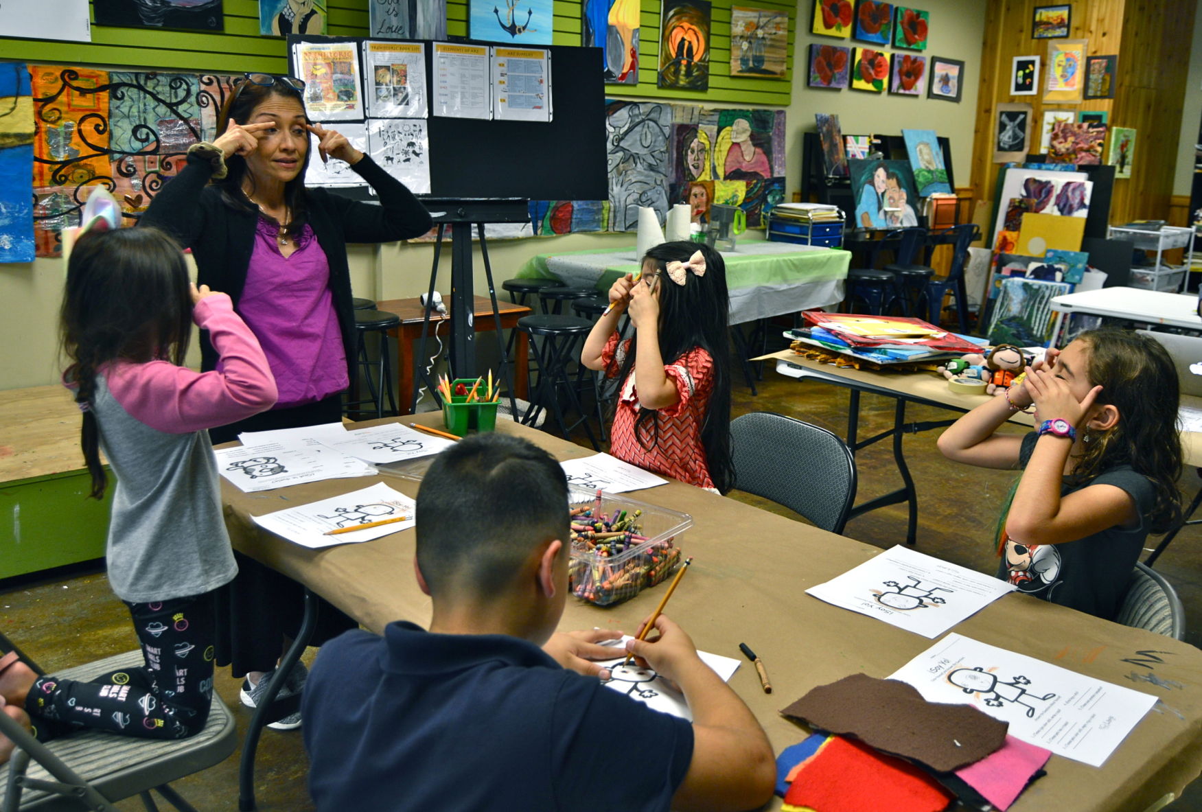 Buford art studio embraces Latino population with Spanish classes for children, art for adults